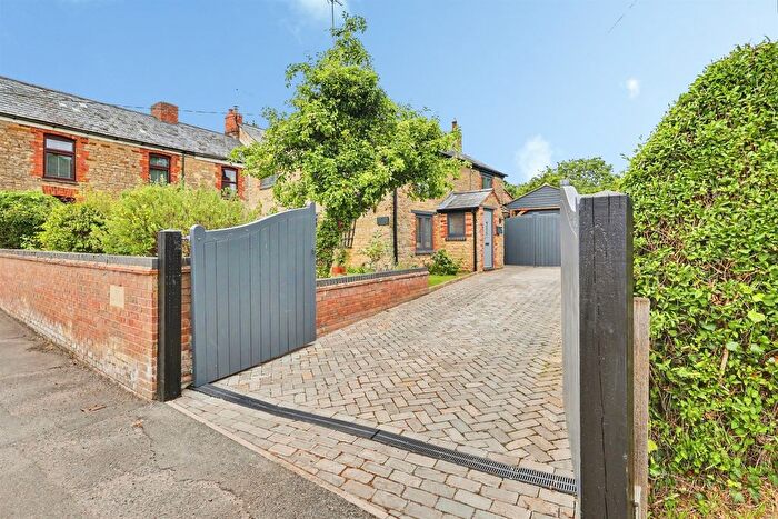 3 Bedroom Detached House For Sale In Chapel Lane, Hackleton, Northampton, NN7