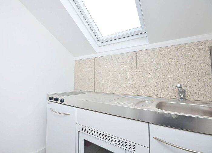 Studio To Rent In Hardman Road, Kingston, Kingston Upon Thames, KT2