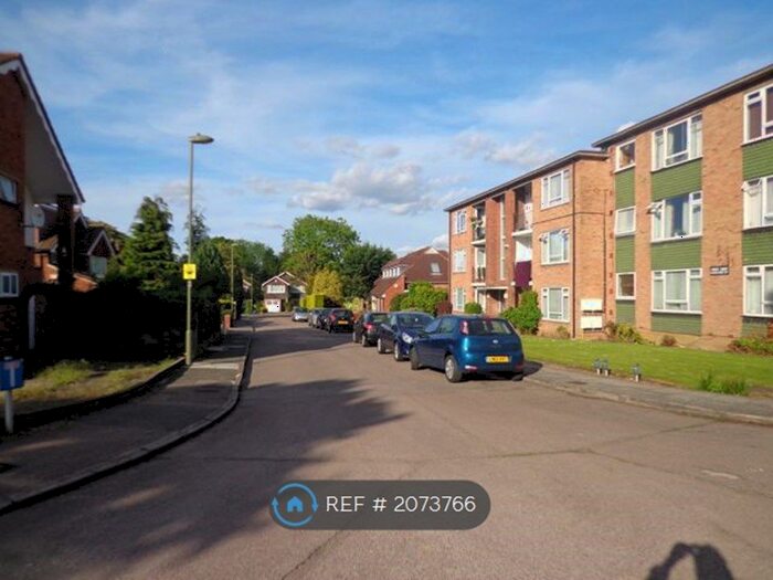 2 Bedroom Flat To Rent In Whetstone, London, N20