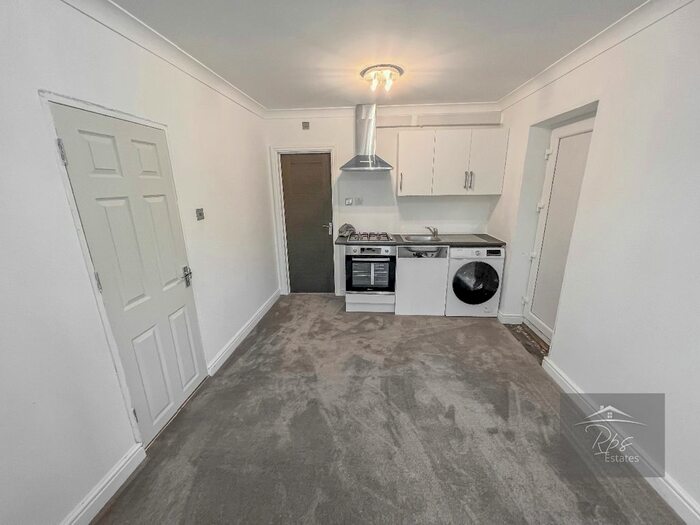 Studio To Rent In Glebe Road, Hayes, UB3