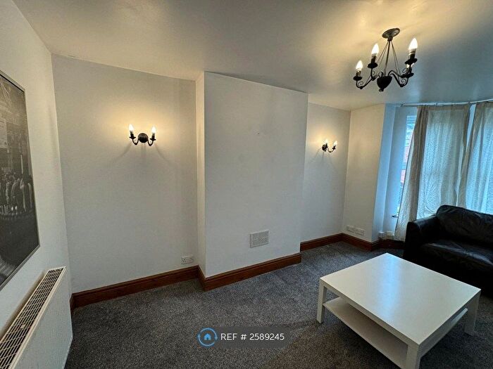 2 Bedroom Flat To Rent In Didsbury, Manchester, M20
