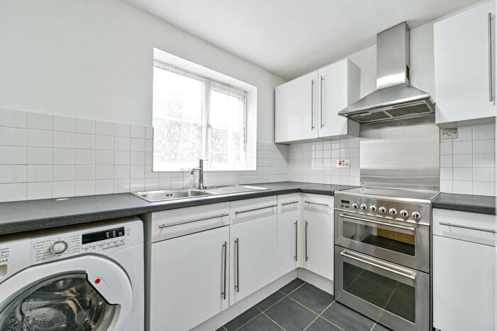 1 Bedroom Flat To Rent In Heddington Grove, Holloway, London, N7