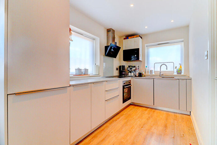 1 Bedroom Apartment For Sale In Desborough Park Road, High Wycombe, Buckinghamshire, HP12