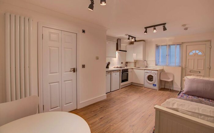 Studio To Rent In High Road, London, N22