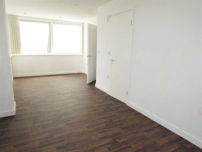 Studio To Rent In Large Studio With Parking, BH1