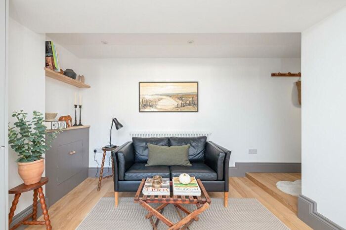 1 Bedroom Flat For Sale In Knowle Road, Totterdown, BS4