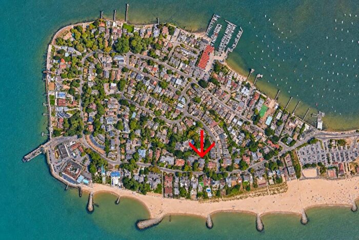 2 Bedroom Apartment For Sale In Banks Road, Poole, BH13