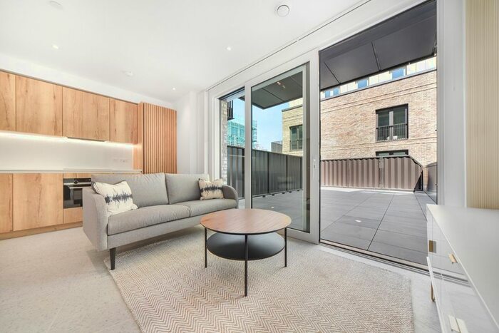 Studio To Rent In Cendal Crescent, London E1