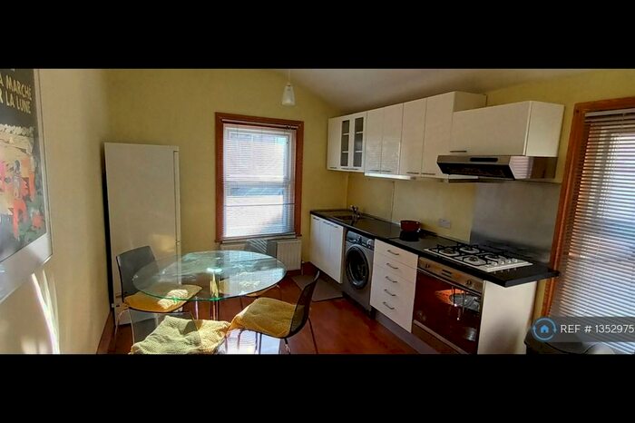 2 Bedroom Flat To Rent In Plumstead, London, SE18