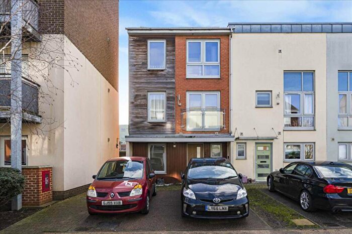 5 Bedroom End Of Terrace House For Sale In Hyde Grove, Dartford, DA1