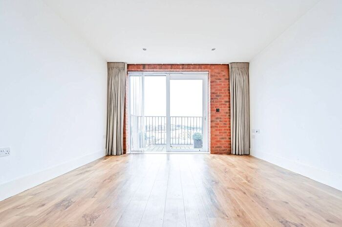 2 Bedroom Flat To Rent In Warehouse Court, Woolwich Riverside, London, SE18