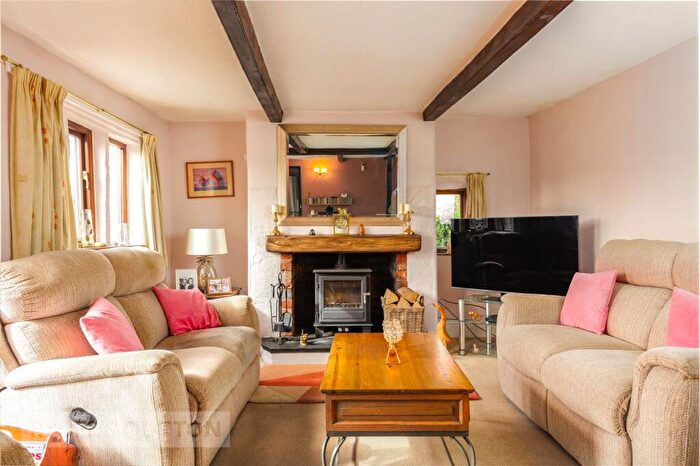 3 Bedroom Semi-Detached House For Sale In Luzley Road, Ashton-under-Lyne, Greater Manchester, OL6