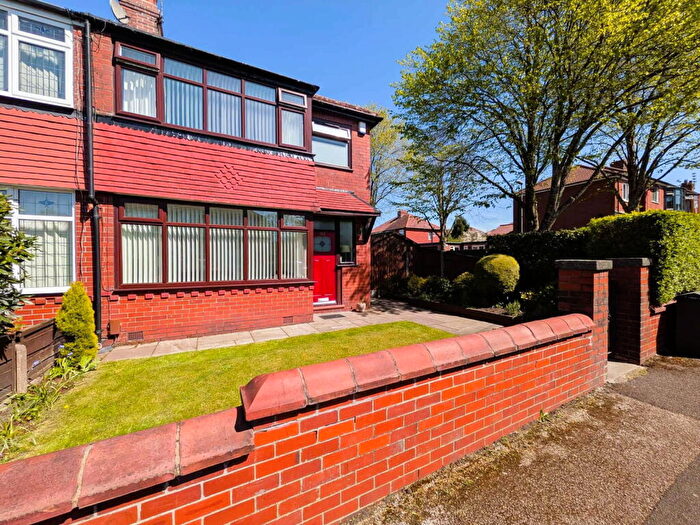 3 Bedroom Semi-Detached House For Sale In Birch Avenue, Chadderton, Oldham, OL1