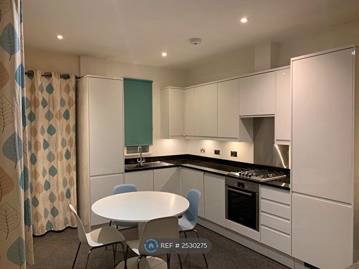 2 Bedroom Flat To Rent In Durham Road, Raynes Park, SW20