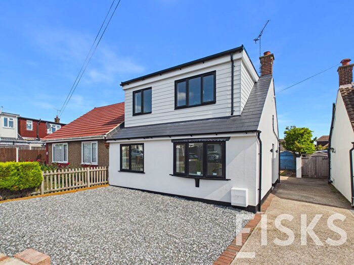 4 Bedroom Semi-Detached House For Sale In Alderleys, Benfleet, SS7