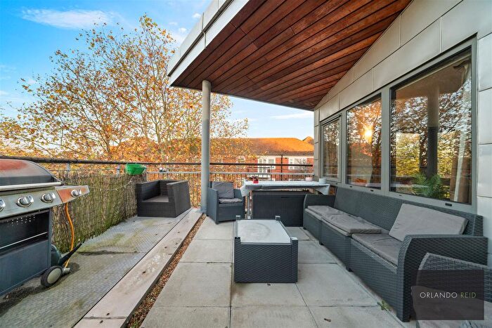 1 Bedroom Flat To Rent In Clapham Road, London, SW9