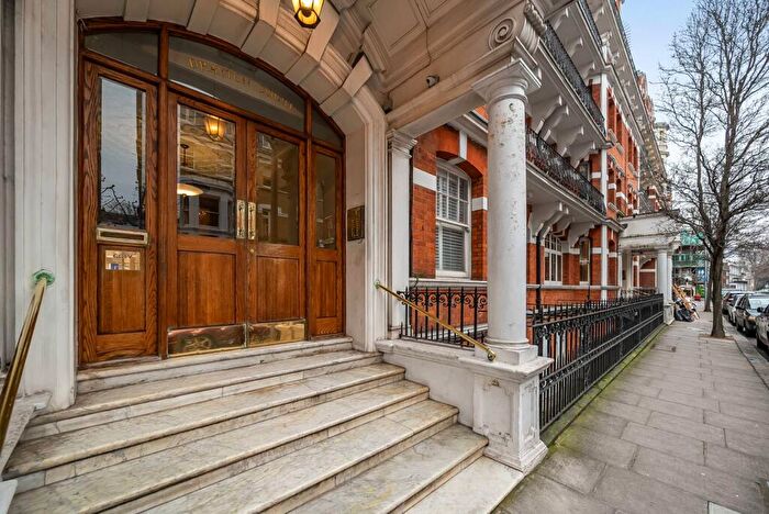 2 Bedroom Flat To Rent In Drayton Gardens, Chelsea, London, SW10