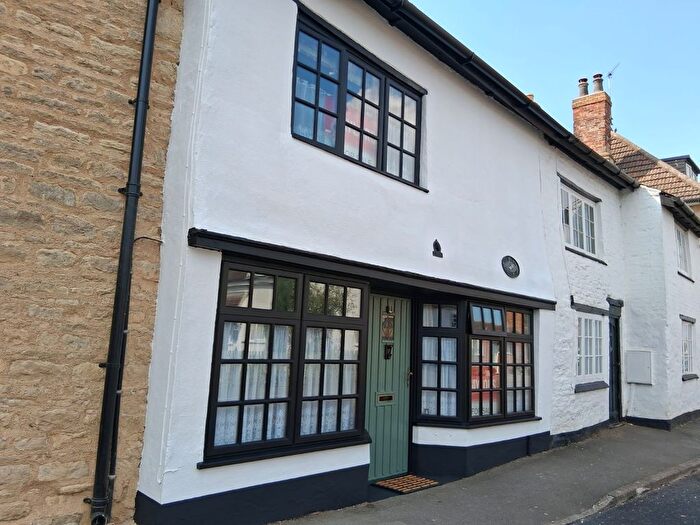 3 Bedroom Terraced House For Sale In Market Square, Hanslope, Milton Keynes, MK19