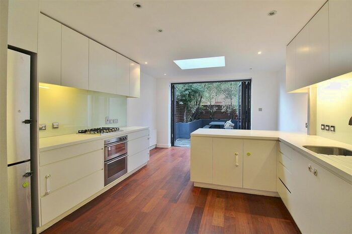 2 Bedroom Property To Rent In Twickenham Road, Isleworth TW7