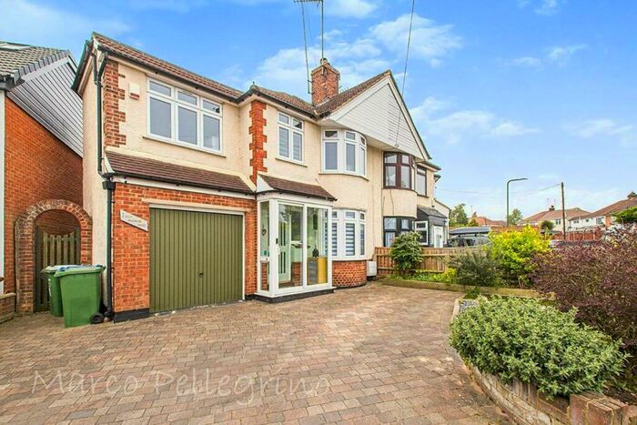 4 Bedroom Semi-Detached House To Rent In Old Manor Way, Bexleyheath, DA7