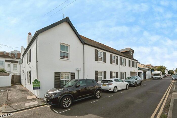 1 Bedroom Flat For Sale In Selden Lane, Worthing, West Sussex, BN11