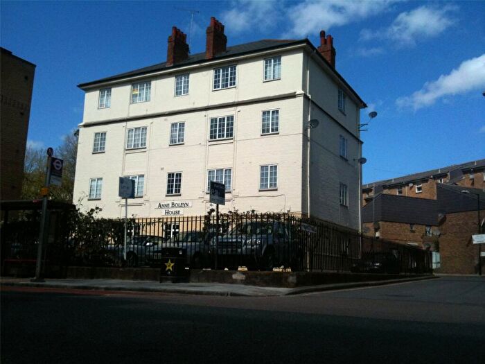 3 Bedroom Apartment To Rent In Anne Boleyn House, Prusom Street, E1W