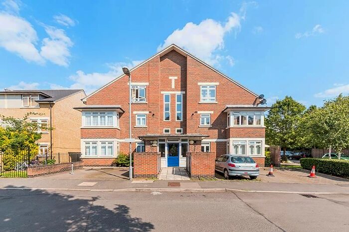 2 Bedroom Flat To Rent In Elgin Avenue, London, W12