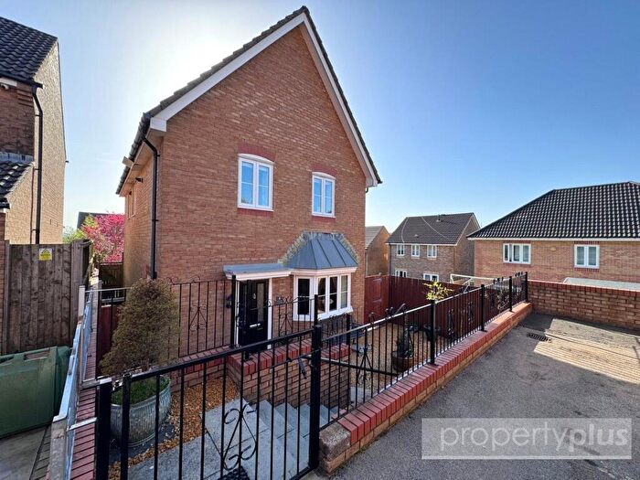 3 Bedroom Detached House For Sale In Cedar Way, Tonyrefail, Rhondda Cynon Taff, CF39