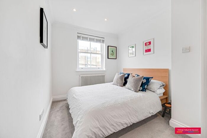 2 Bedroom Flat To Rent In Campden Grove, London, W8