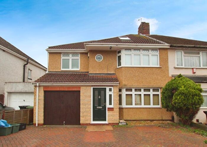 4 Bedroom Semi Detached House To Rent In Begbrook Lane - Stapleton, BS16