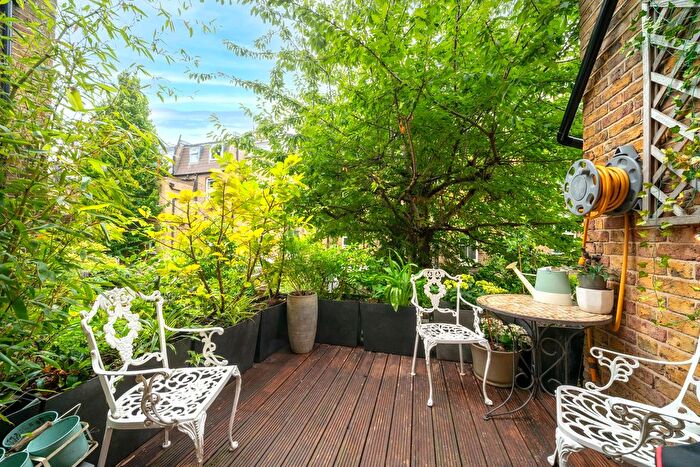 3 Bedroom Flat For Sale In Archel Road, London, W14