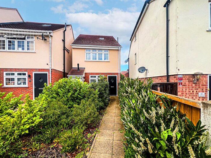 4 Bedroom Detached House For Sale In Rose Gardens, South Road, South Ockendon, RM15