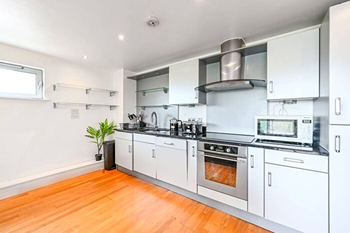2 Bedroom Flat To Rent In Southgate Road, De Beauvoir Town, London, N1