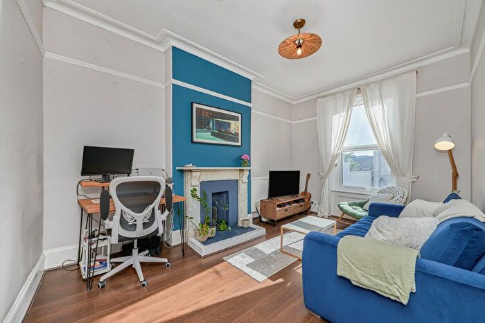 1 Bedroom Flat For Sale In Brixton Hill, Lambeth, London, SW2