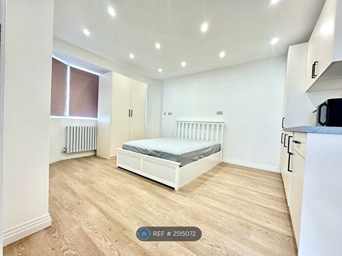Studio To Rent In Beaulieu Drive, Pinner, HA5