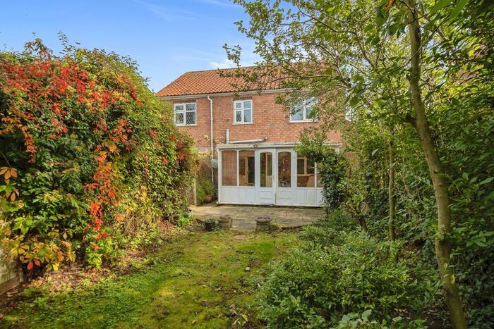 4 Bedroom Link Detached House For Sale In Chimney Field Road, Halsham, Hull, East Yorkshire, HU12