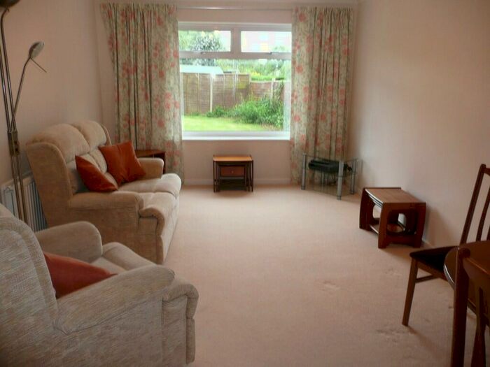 2 Bedroom Detached Bungalow To Rent In Toothill, Swindon, SN5