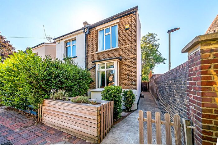 2 Bedroom End Of Terrace House For Sale In Aylesbury Road, Bromley South, BR2
