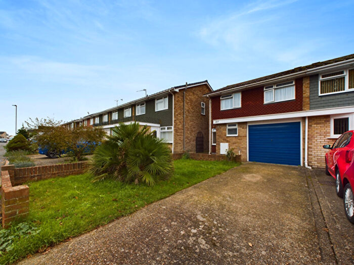 4 Bedroom Semi-Detached House To Rent In Warren Avenue, Southsea, PO4