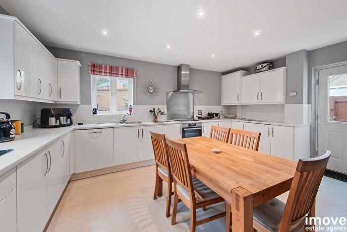 4 Bedroom Detached House For Sale In Orchard Grove, Newton Abbot, TQ12