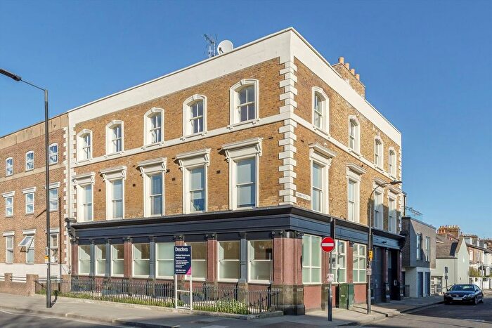 3 Bedroom Flat For Sale In Goldhawk Road, Shepherds Bush, W12