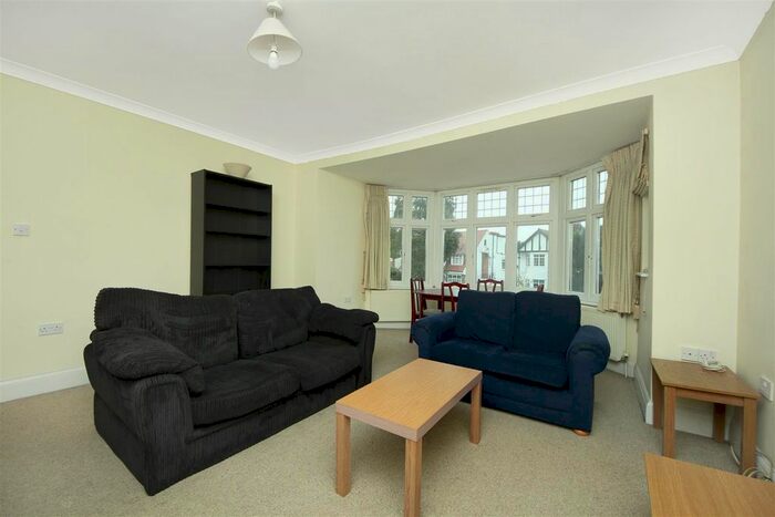 3 Bedroom Flat To Rent In Gunnersbury Avenue, London, W5