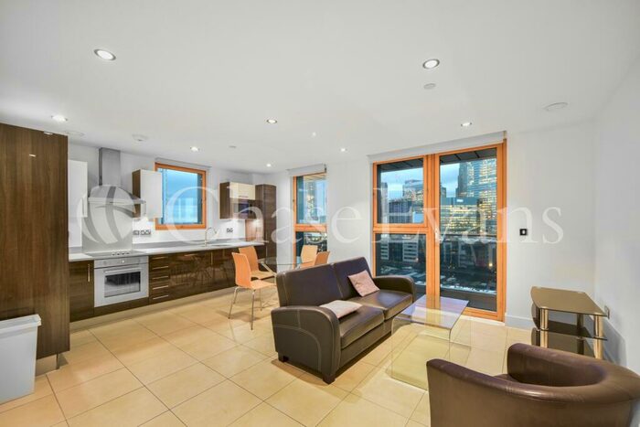 2 Bedroom Flat To Rent In Streamlight Tower, Province Square, Canary Wharf, London, E14