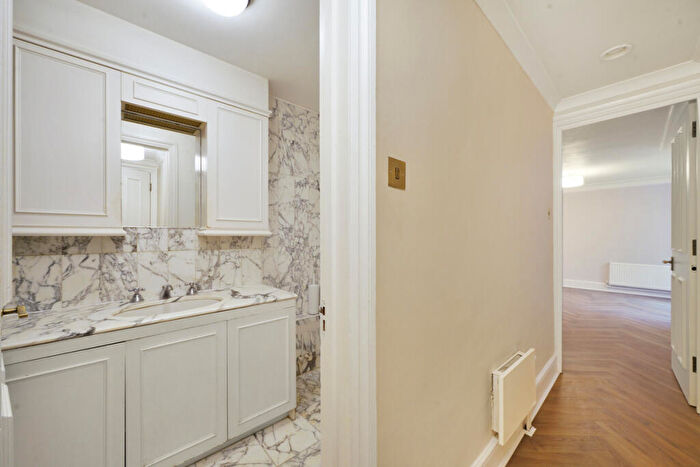 2 Bedroom Apartment To Rent In Dorset Square, London, NW1