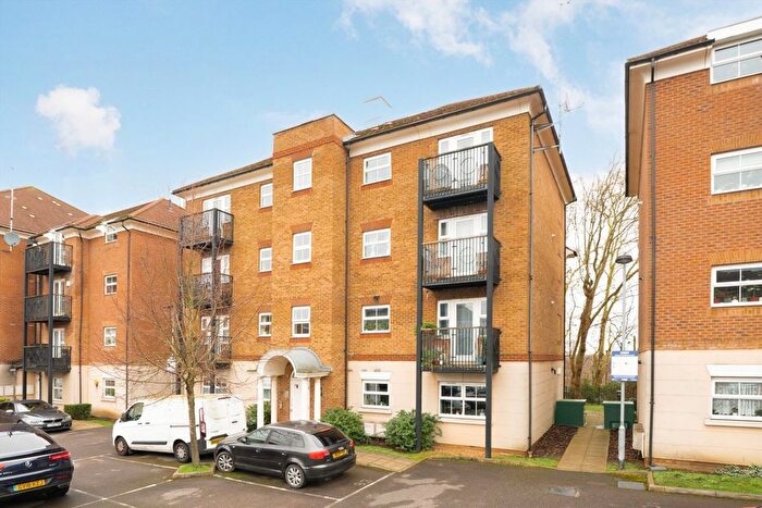 2 Bedroom Flat For Sale In Coppetts Road, London, N10