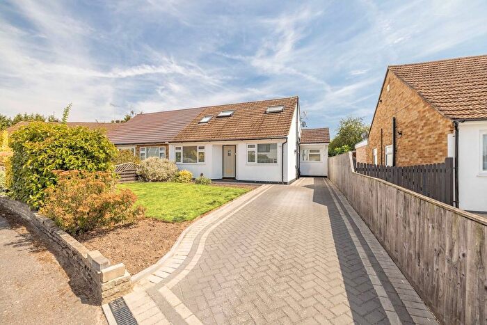 4 Bedroom Semi-Detached House For Sale In Clare Road, Taplow, SL6