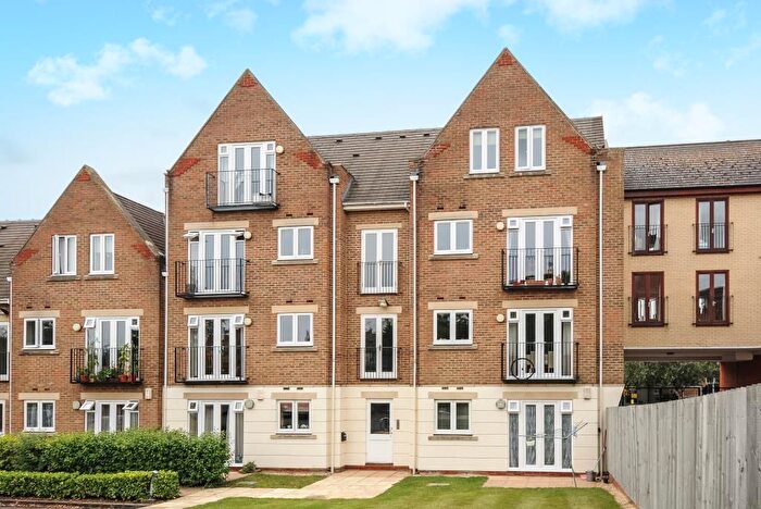 2 Bedroom Flat For Sale In Headington, Oxford, OX3