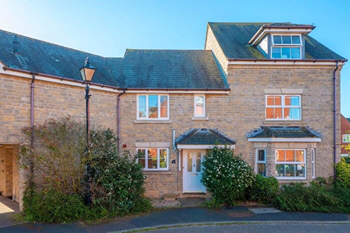 2 Bedroom Terraced House For Sale In Lingfield Crescent, Stratford-Upon-Avon, CV37