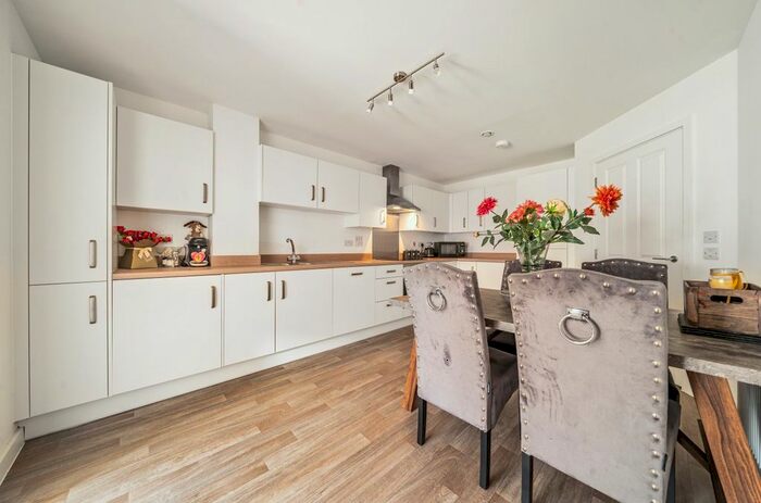 3 Bedroom Terraced House For Sale In Pinewood Way, Chichester, PO19