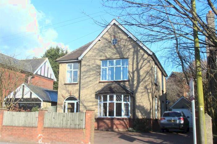4 Bedroom Detached House To Rent In Castle Road - Salisbury, SP1